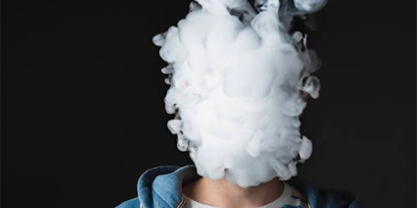 Vape vs cigarette : différences et dangers